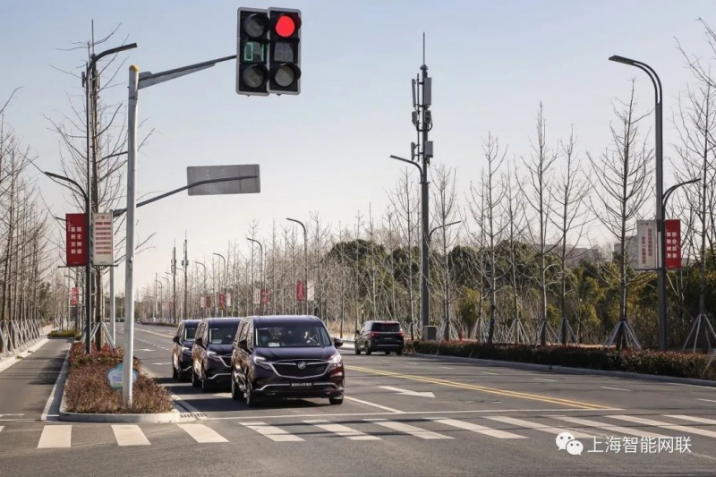 上汽通用汽车量产V2X技术在奉贤智能驾驶全出行链创新示范区进行首次示范道路公开体验