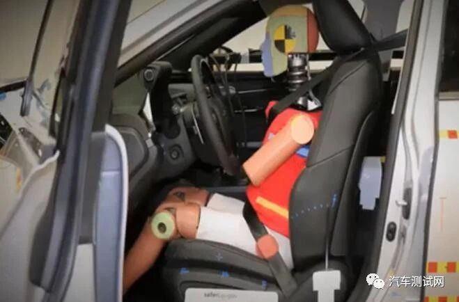 汽车试验：汽车侧面柱碰撞的乘员保护10