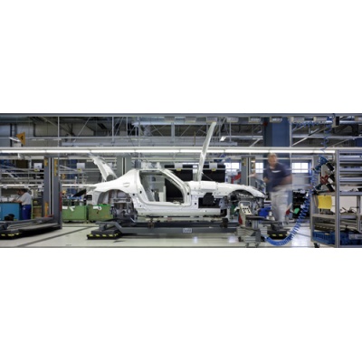 带有鸥翼车门的梦想汽车 - 最新的奔驰 SLS AMG 跑车的转向耦合质量控制